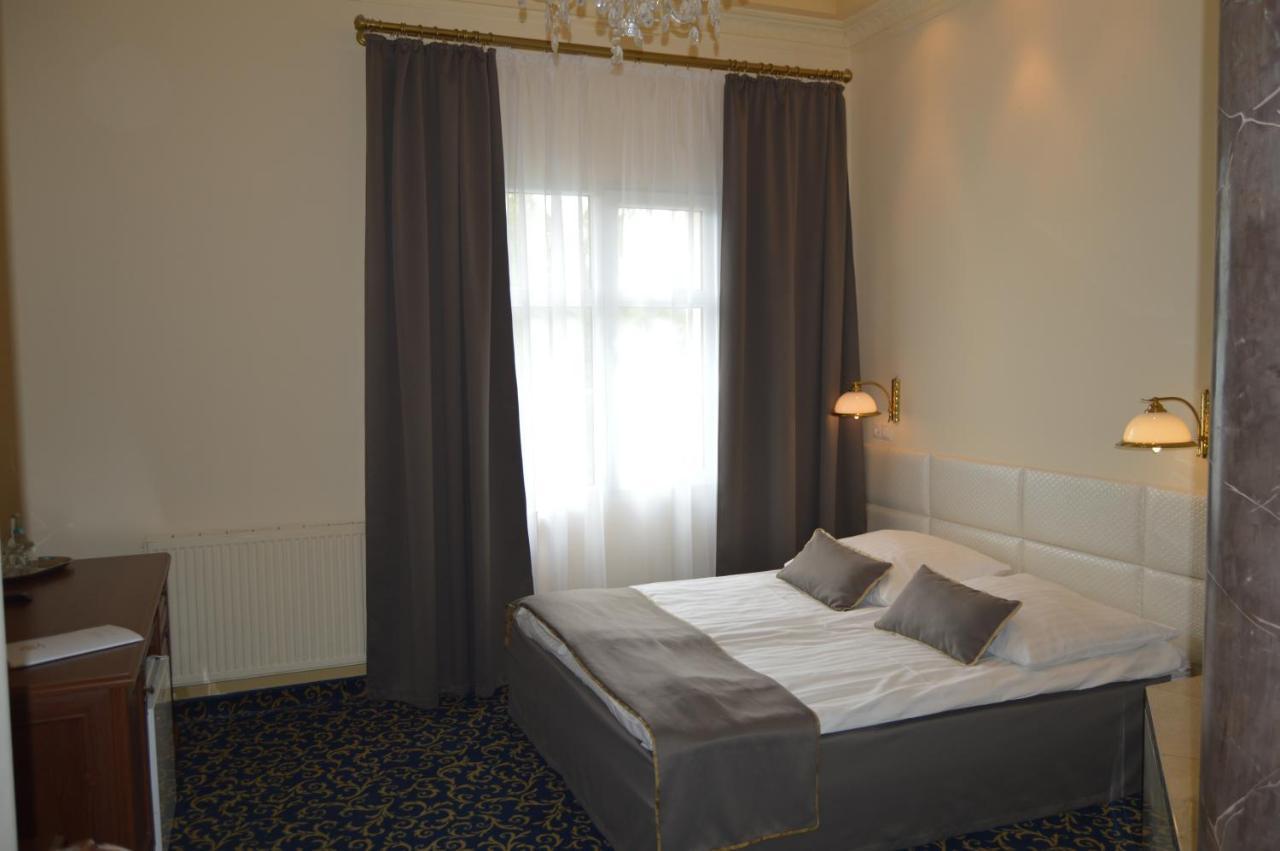 Hotel Venecia Palace Michalowice  ภายนอก รูปภาพ